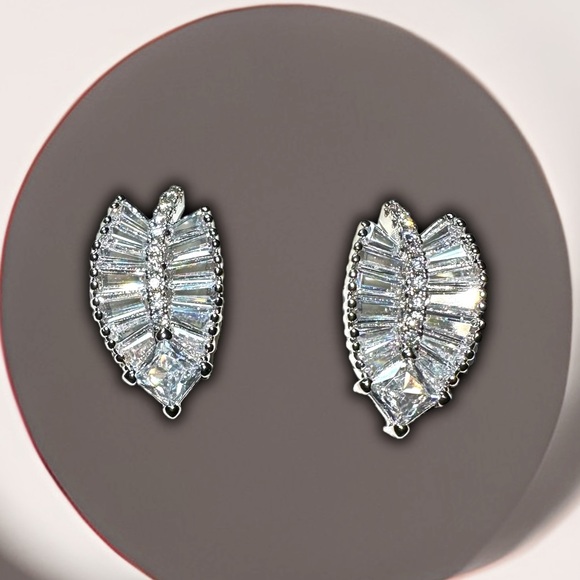 NEW Luxury Silver & White Cubic Zirconia Baguette Large Palm Leaf Stud Earrings - Picture 1 of 13